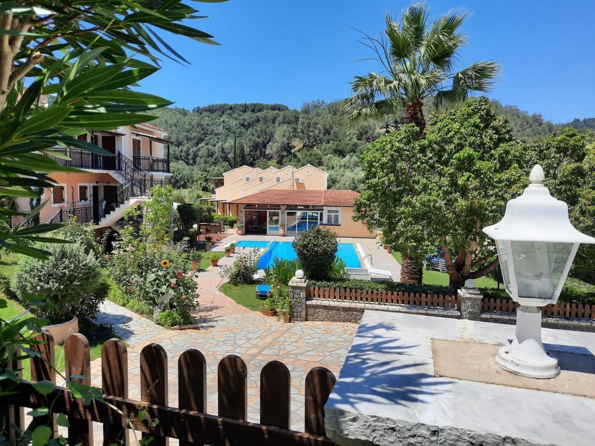 ארילס Nikos Apartments מראה חיצוני תמונה