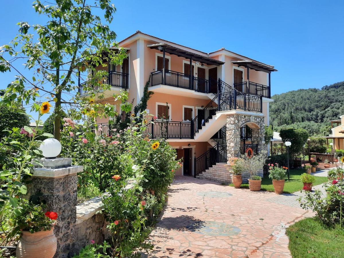 ארילס Nikos Apartments מראה חיצוני תמונה