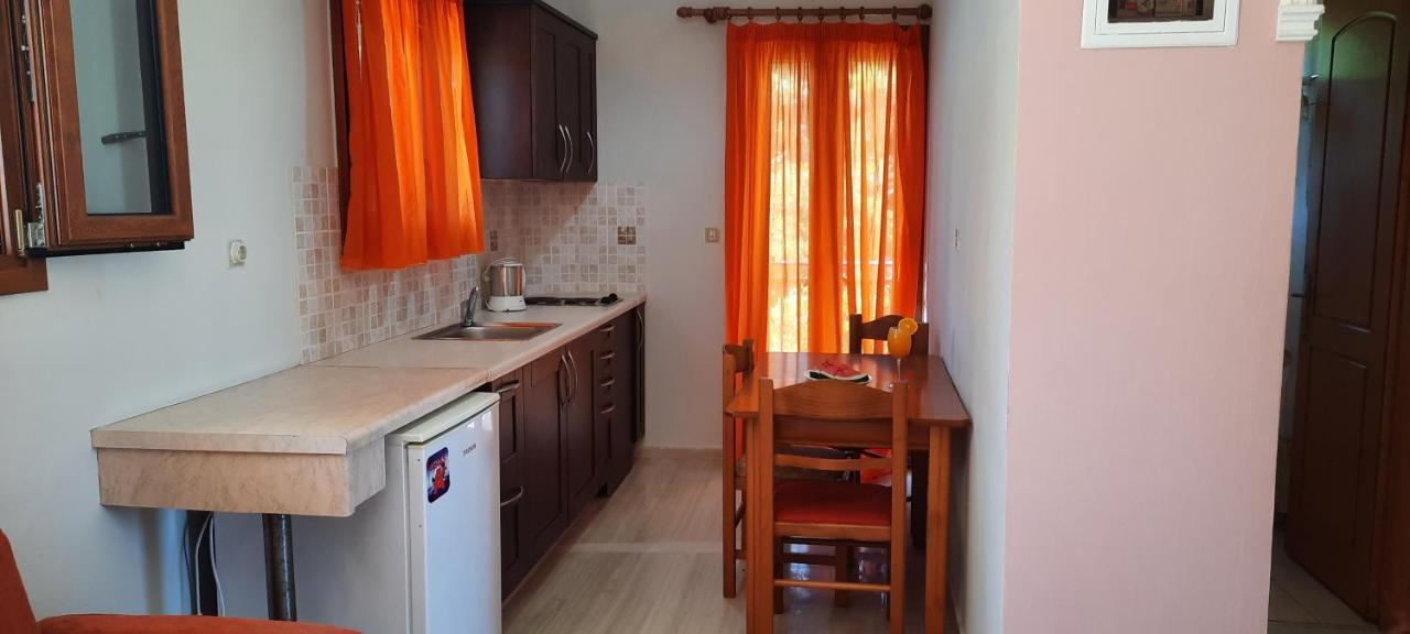 ארילס Nikos Apartments מראה חיצוני תמונה