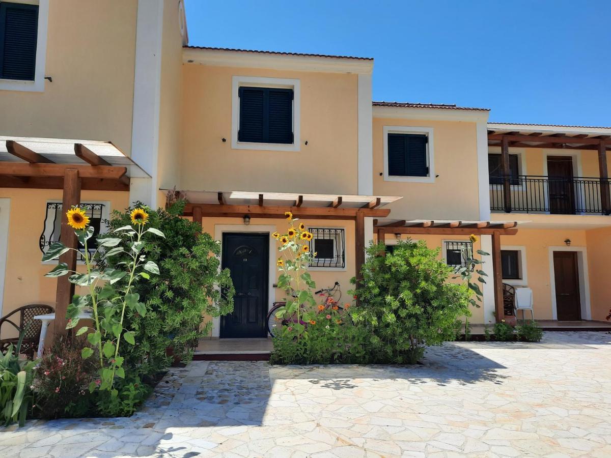 ארילס Nikos Apartments מראה חיצוני תמונה