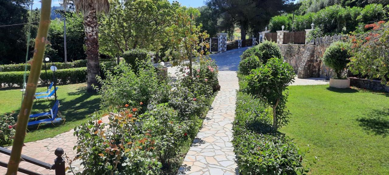 ארילס Nikos Apartments מראה חיצוני תמונה